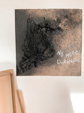 Laden Sie das Bild in den Galerie-Viewer, „ No More Darkness “ - Minimalistic Sculpted Art