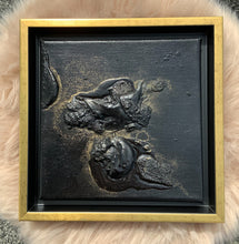 Laden Sie das Bild in den Galerie-Viewer, „ Cosmos Noir - No.4 “ - Minimalistic Sculpted Art