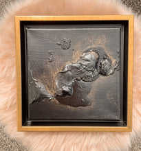 Laden Sie das Bild in den Galerie-Viewer, „ Cosmos Noir - No.3 “ - Minimalistic Sculpted Art ( FRAMED )