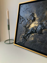 Laden Sie das Bild in den Galerie-Viewer, „ Cosmos Noir - No.8“ - Minimalistic Sculpted Art